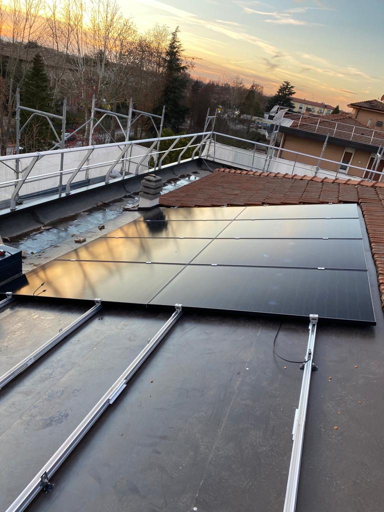 aggancio pannelli fotovoltaici al tetto
