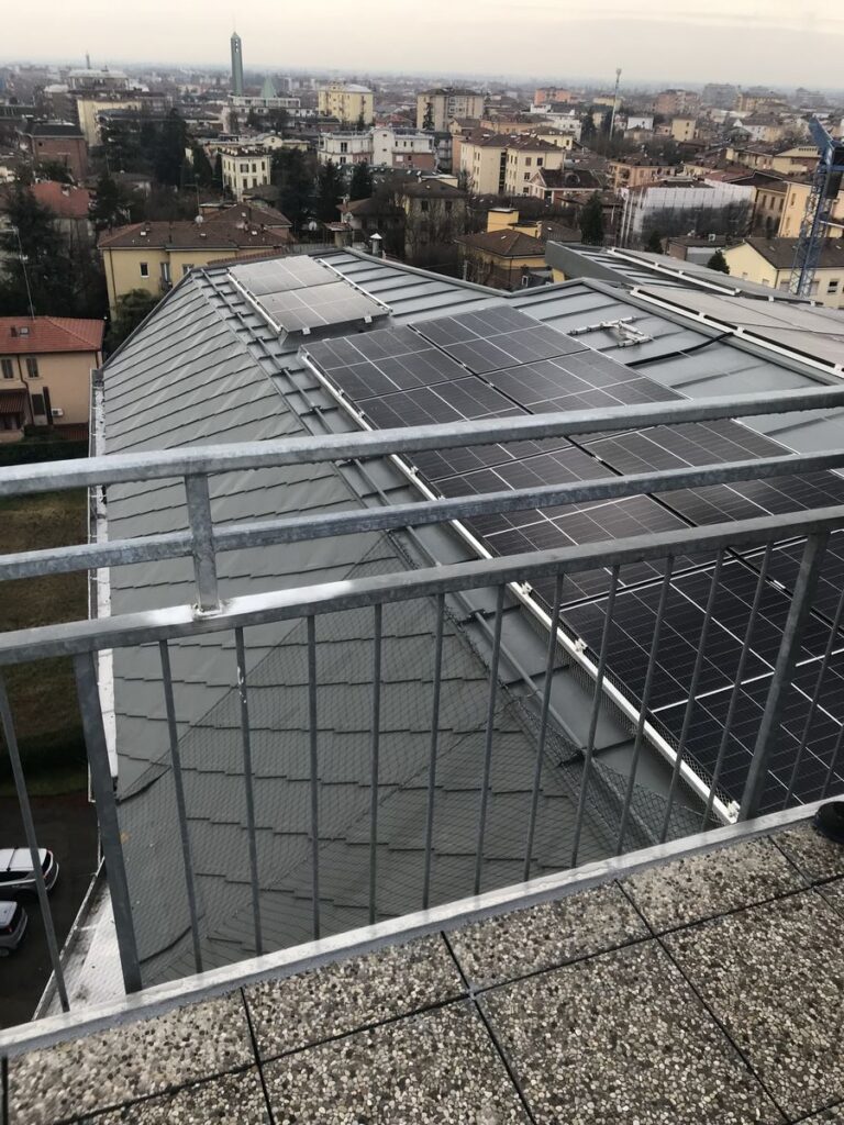 Copertura dopo i lavori e l'installazione del fotovoltaico