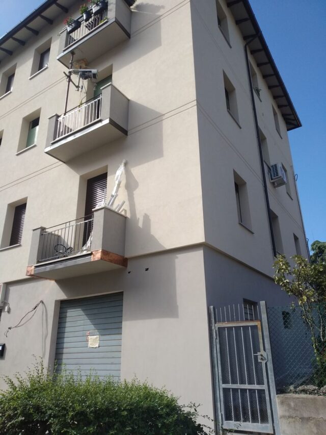 dettaglio nuova facciata di condominio in Via Toscana 9 a Bologna